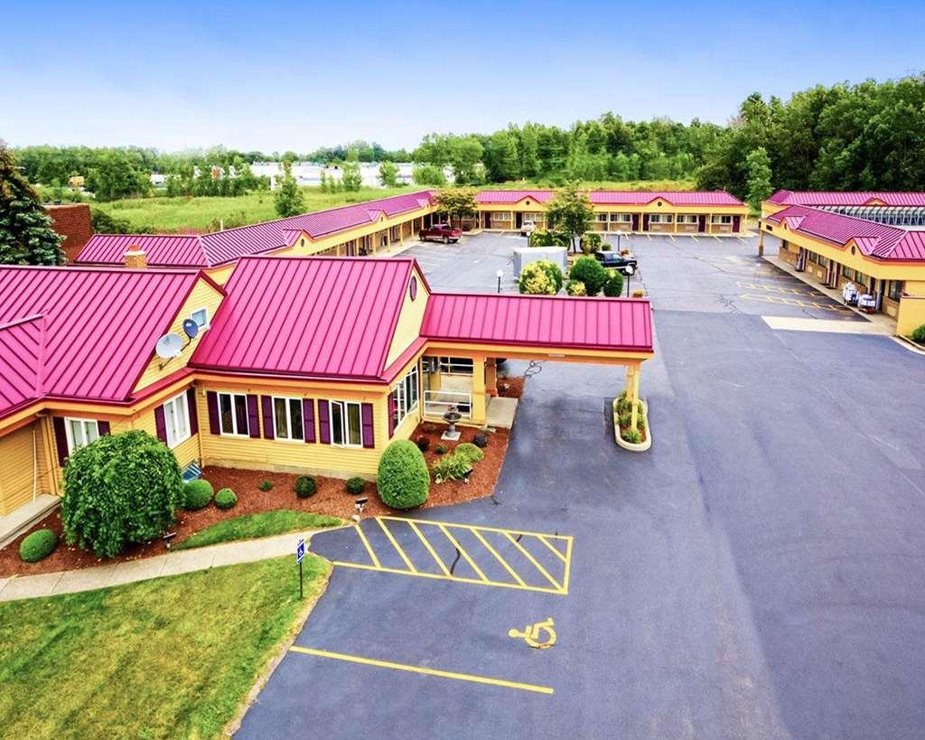 Amherst Inn & Suites 외부 사진
