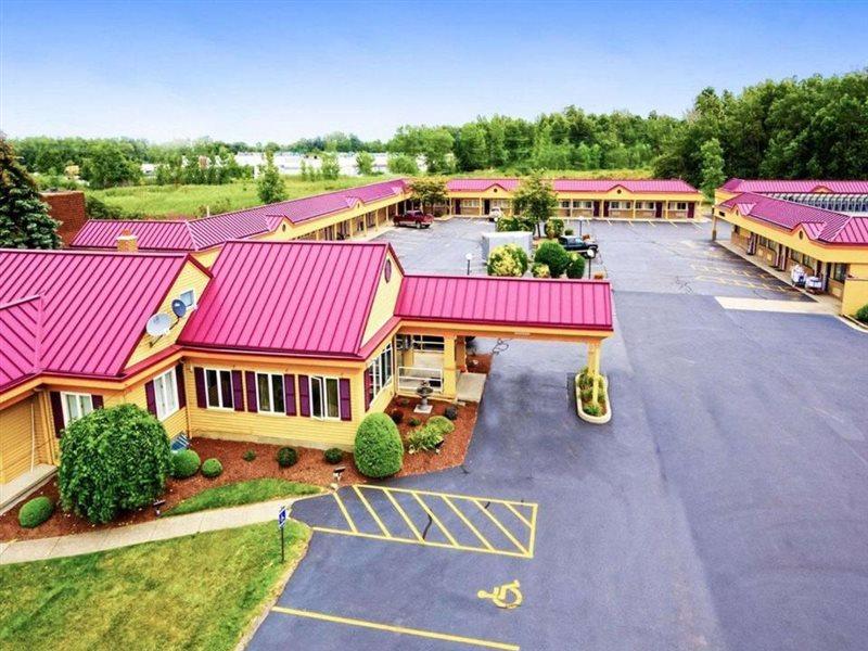 Amherst Inn & Suites 외부 사진