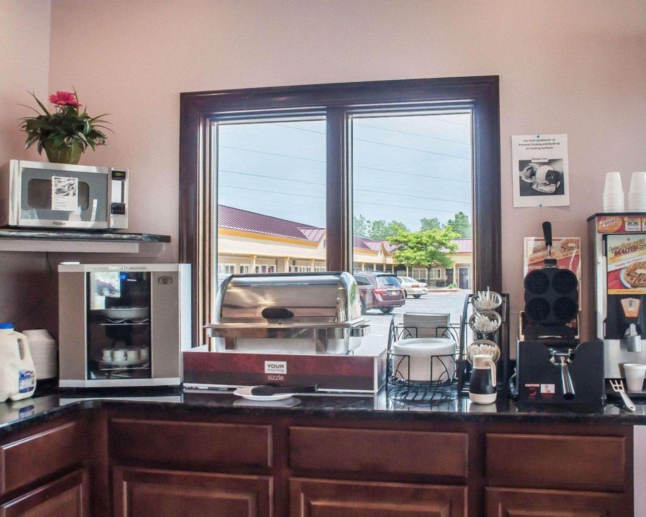Amherst Inn & Suites 외부 사진