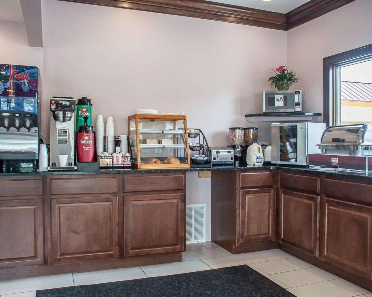 Amherst Inn & Suites 외부 사진