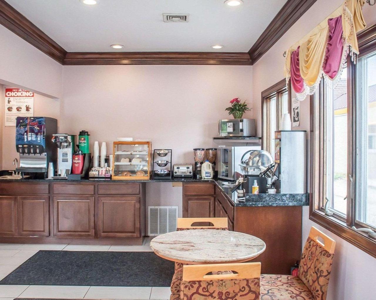 Amherst Inn & Suites 외부 사진