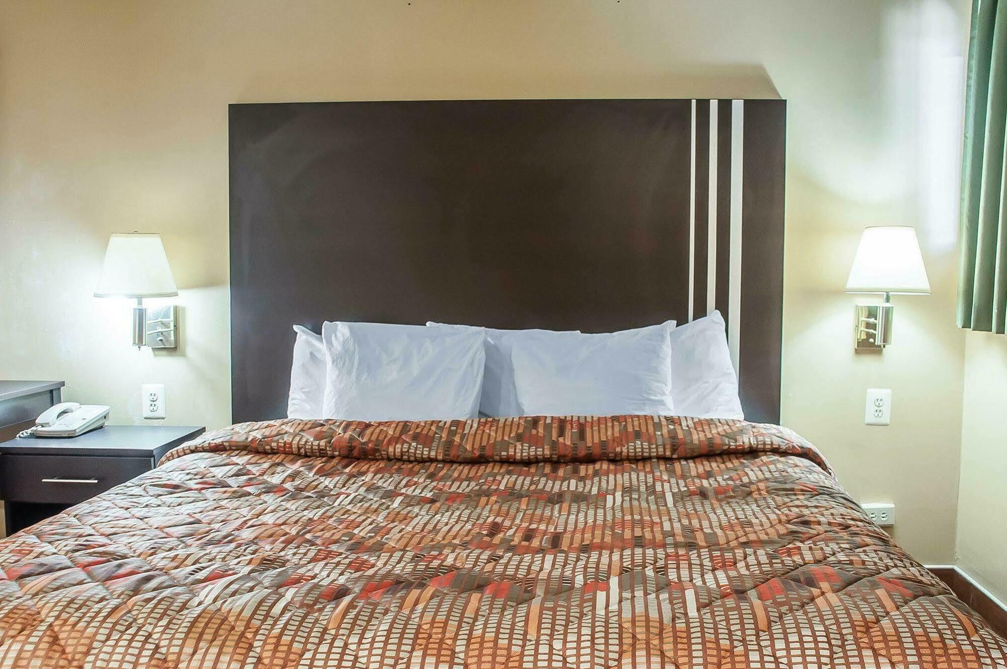 Amherst Inn & Suites 외부 사진