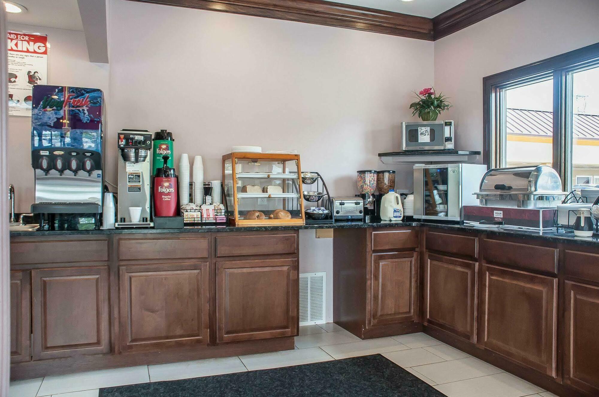 Amherst Inn & Suites 외부 사진